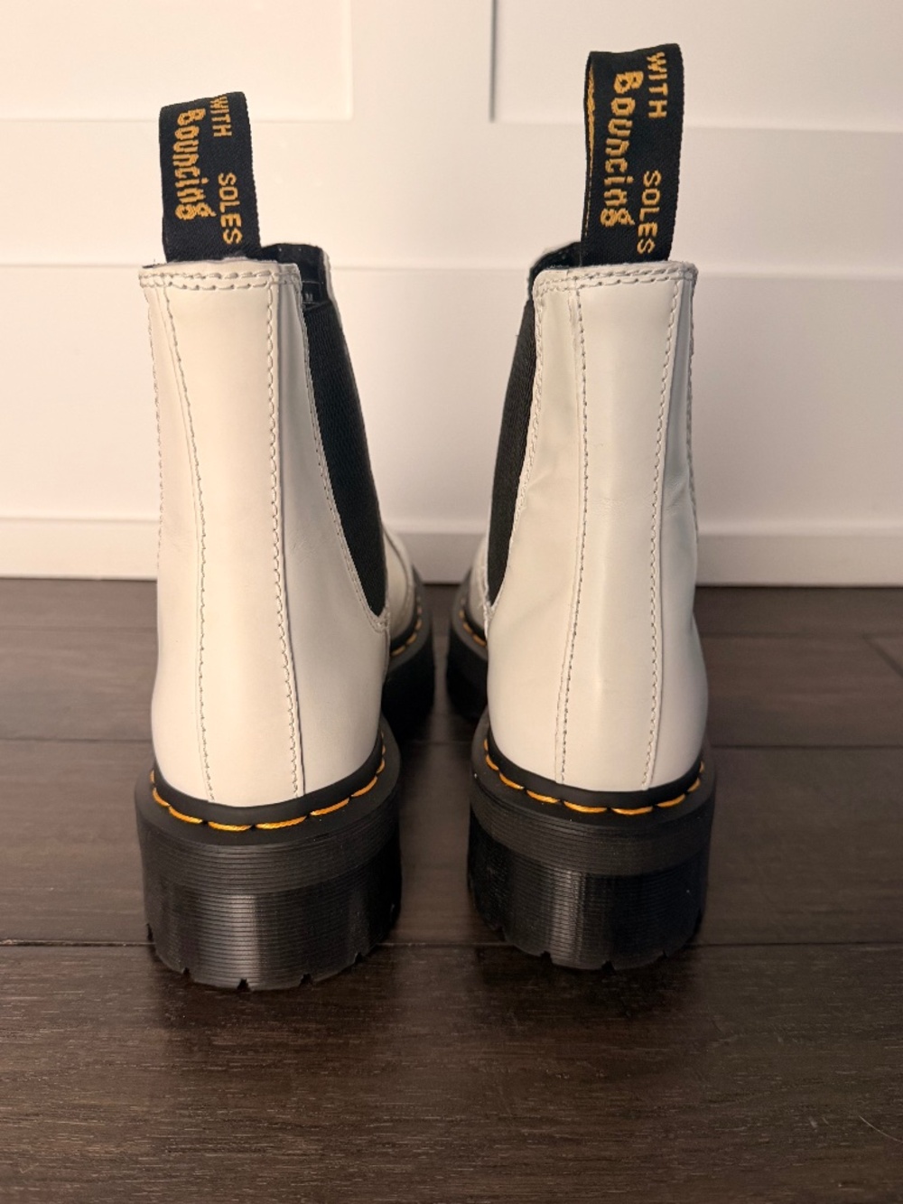 DR. MARTENS 2976 Quad Platform Chelsea Boots in White Sz 9 NEW $225!! - Picture 3 of 4
